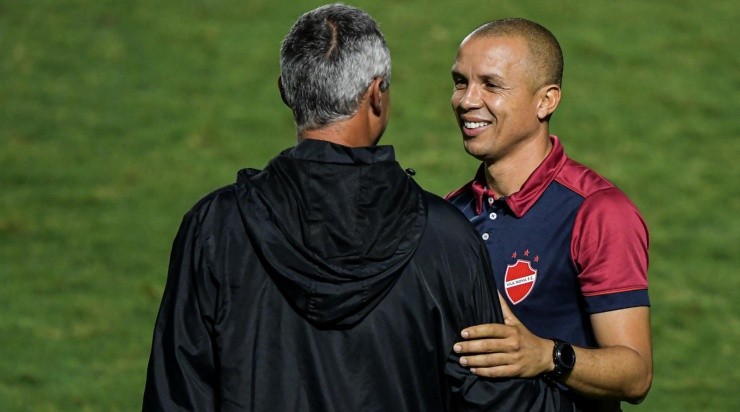 Thiago Ribeiro/AGIF - Higo com Lisca em partida do ano passado