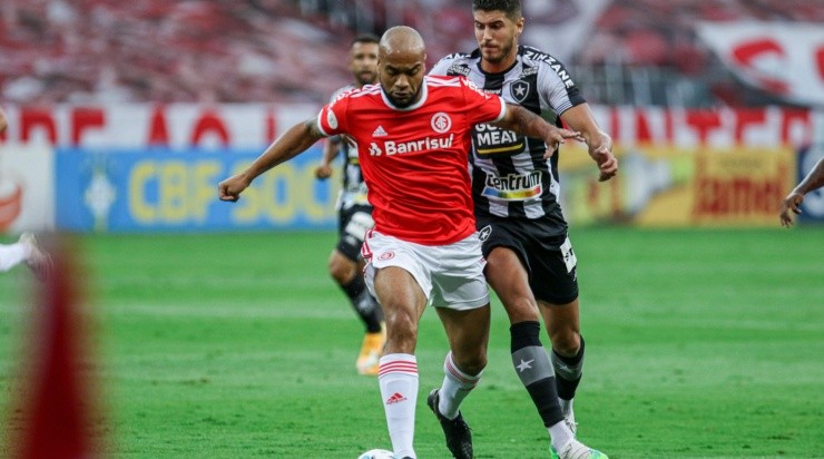 Foto: Fernando Alves/AGIF - Moledo: sofreu grave lesão no início do ano passado