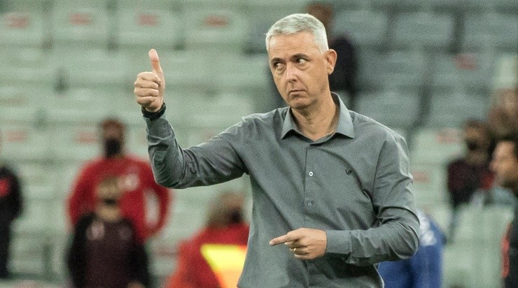 Robson Mafra/AGIF - Tiago Nunes comandando o Ceará Robson Mafra/AGIF - Tiago Nunes comandando o Ceará