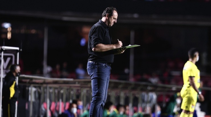 Ettore Chiereguini/AGIF - Técnico do São Paulo pode entrar na 'berlinda' com derrota pro Peixe Ettore Chiereguini/AGIF - Técnico do São Paulo pode entrar na 'berlinda' com derrota pro Peixe