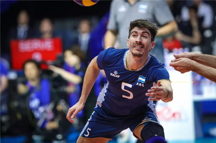 FIVB Divulgação - Uriarte em quadra pela seleção argentina