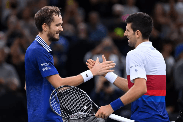 Foto: Justin Setterfield/Getty Images - Medvedev pode ultrapassar Djokovic e assumir o topo do ranking na próxima semana.