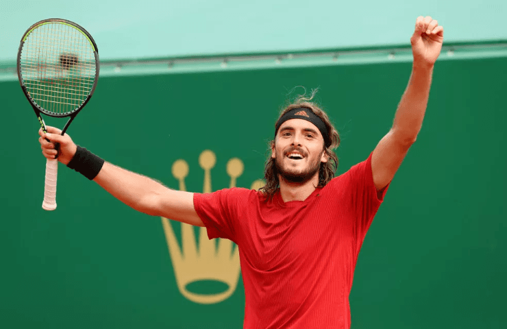 Foto: Alexander Hassenstein/Getty Images - Stefanos Tsitsipas comemora seu primeiro título de Masters 1000 após vitória sobre Rublev em Monte Carlo.