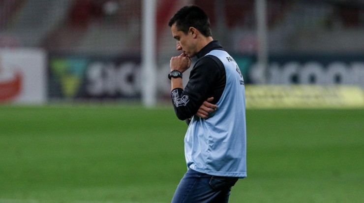 Fernando Alves/AGIF - Barros tem conduzido bem a equipe em seus primeiros jogos 