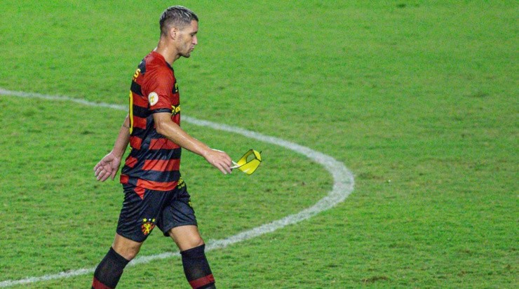 Paulo Paiva/AGIF - Thiago neves em ação pelo Sport