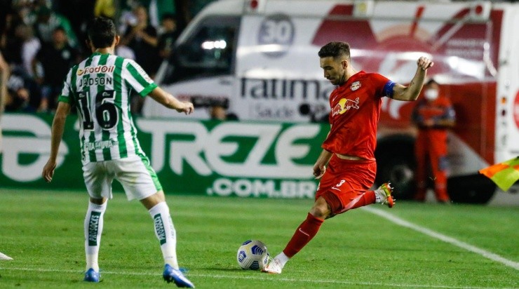 Luiz Erbes/AGIF - Zagueiro e capitão Léo Ortiz atuando pelo Massa Bruta