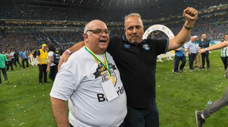 Jeferson Guareze/AGIF - Presidente comemorando conquista da Copa do Brasil em 2016