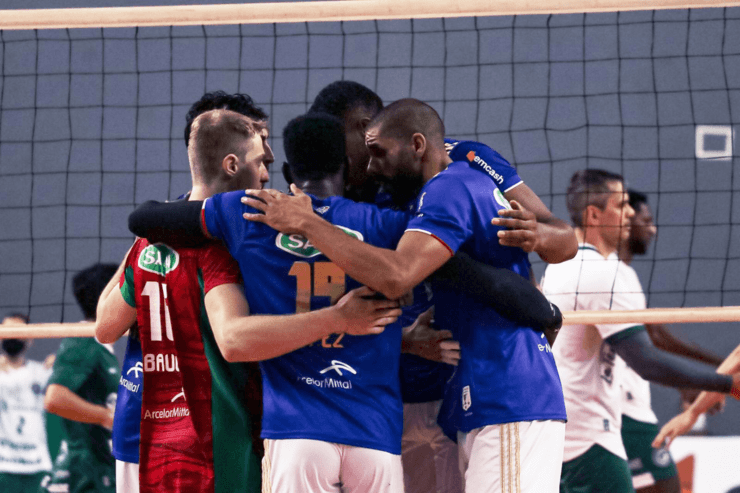 Foto: Divulgação Goiás Vôlei - Jogadores do Cruzeiro festejando triunfo