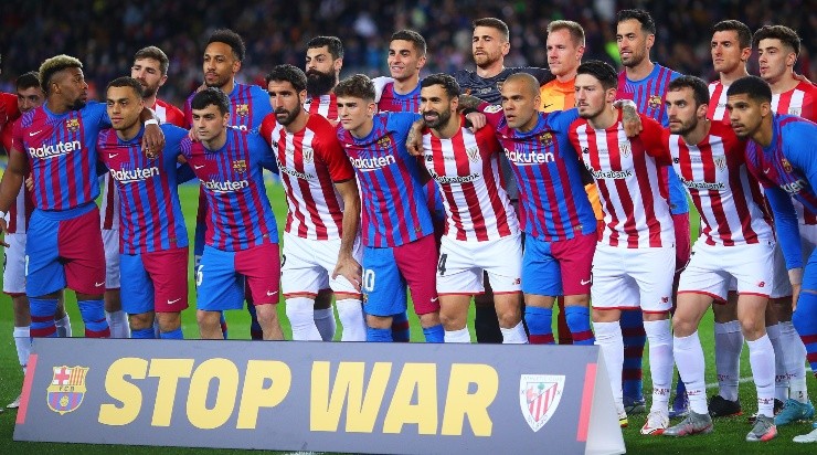  Eric Alonso / Colaborador (Getty Images) - Barcelona e Athletico Bilbao fazem em protesto contra a guerra na Ucrânia