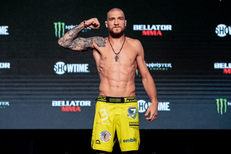 Foto: Reprodução/Instagram - Amosov é campeão dos meio-médios do Bellator. 