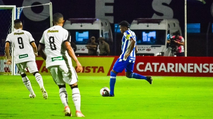 R.Pierre/AGIF - Zagueiro em ação antes da lesão