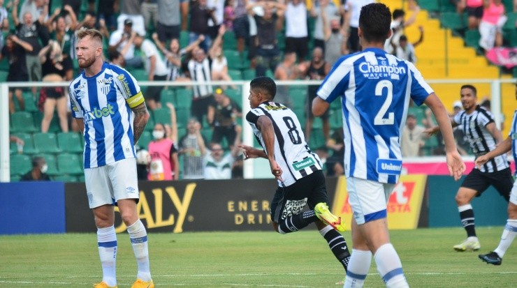  R.Pierre/AGIF - Avaí foi atropelado pelo Figueirense no clássico