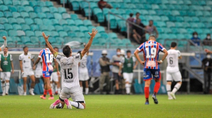 Jhony Pinho/AGIF - Jogadores do Sport celebram vitória na Fonte Nova Jhony Pinho/AGIF - Jogadores do Sport celebram vitória na Fonte Nova