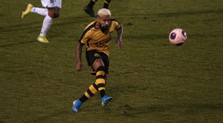 Foto: Ettore Chiereguini/AGIF - Douglas Santos já jogou pelo São Bernardo.