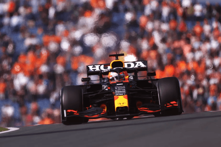 Lars Baron/Getty Images - Max Verstappen vai defender o título nesta temporada