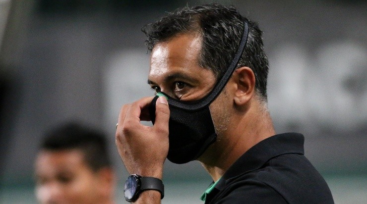 Fernando Moreno/AGIF - Professor quer ficar no Coelho Fernando Moreno/AGIF - Professor quer ficar no Coelho