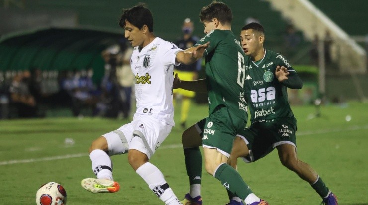 Rogério Capela/AGIF - Ponte em duelo contra o Guarani no Paulista