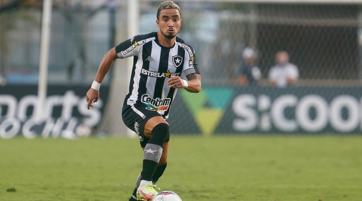 Foto: Vitor Silva/Botafogo/Divulgação - O defensor voltará durante a disputa do Brasileirão