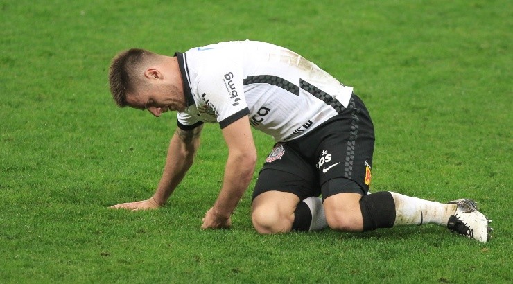  Foto: Marcello Zambrana/AGIF - Volante não conseguiu repetir as boas atuações que teve no Grêmio.