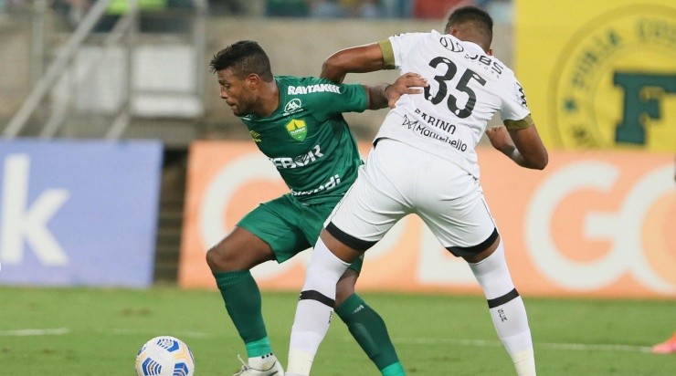 Gil Gomes/AGIF - Volante em ação pelo Cuiabá Gil Gomes/AGIF - Volante em ação pelo Cuiabá