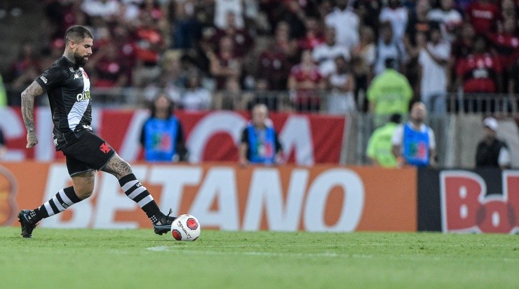 Foto: Thiago Ribeiro/AGIF - O zagueiro se desentendeu com o goleiro Thiago Rodrigues durante o clássico