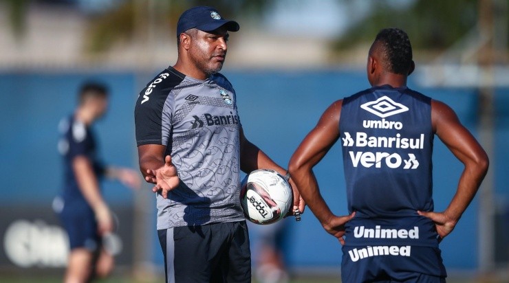 Foto: Lucas Uebel/Grêmio/Divulgação - Roger Machado: deve receber novos reforços para o Brasileirão