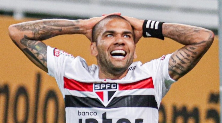 Foto: Fernando Alves/AGIF - Presidente admitiu erro ao contratar Daniel Alves.