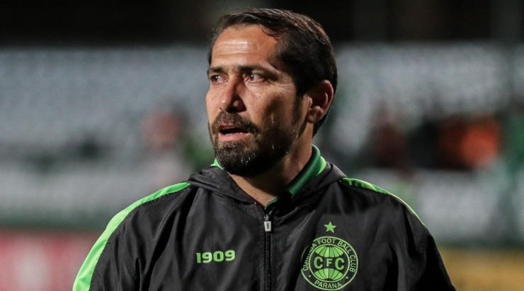 Foto: Robson Mafra/AGIF - A manutenção na Série A pelas próximas temporadas é vista como essencial pelo treinador