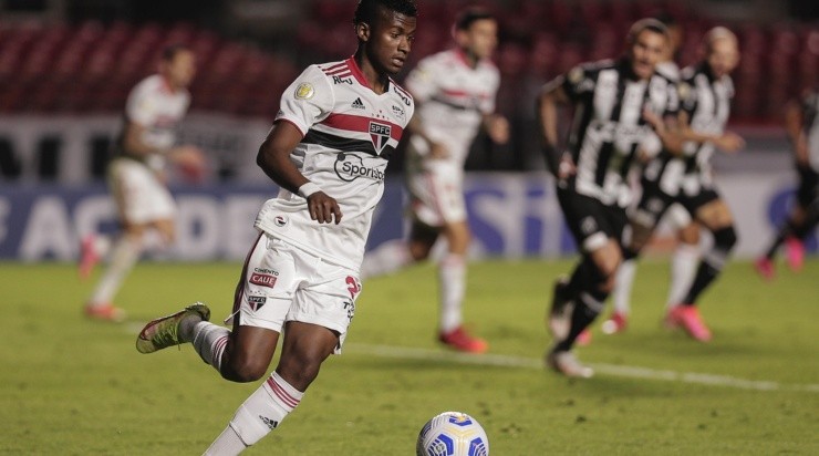 Foto: Ettore Chiereguini/AGIF - O lateral tem contrato com o São Paulo até março de 2025