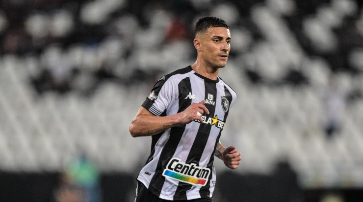 Foto: Thiago Ribeiro/AGIF - O zagueiro pediu paciência com o momento vivido pelo Botafogo