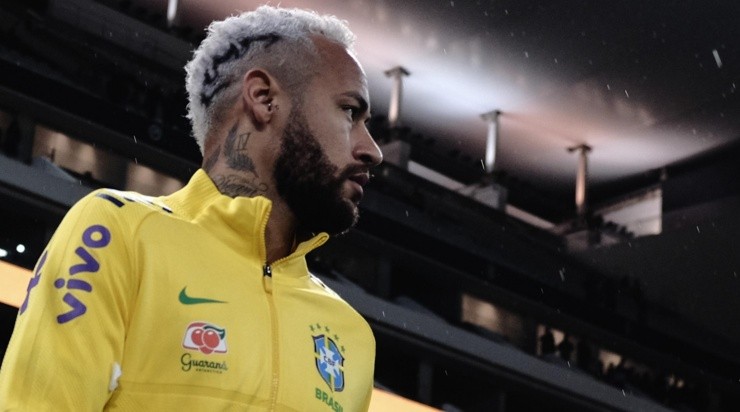 Ettore Chiereguini/AGIF - Vini Jr não esconde alegria de jogar com Neymar