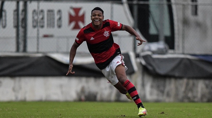 Foto: Thiago Ribeiro/AGIF - Matheus França é considerado um craque pela torcida do Flamengo.