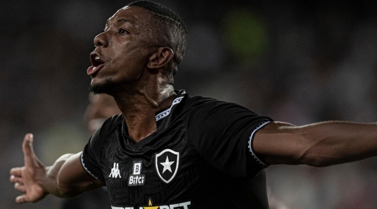 Jorge Rodrigues/AGIF - Kanu deve estar de saída do Botafogo Jorge Rodrigues/AGIF - Kanu deve estar de saída do Botafogo