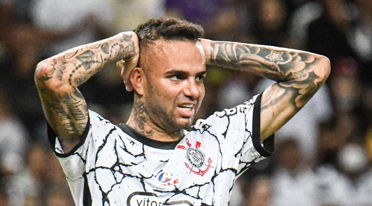 Foto: Kely Pereira/AGIF - Luan não convenceu Vítor Pereira até aqui. Foto: Kely Pereira/AGIF - Luan não convenceu Vítor Pereira até aqui.