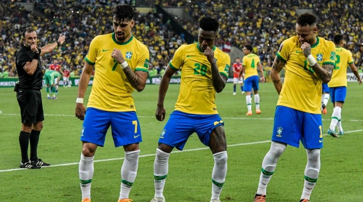 Thiago Ribeiro/AGIF - Craques do Brasil comemoram gol