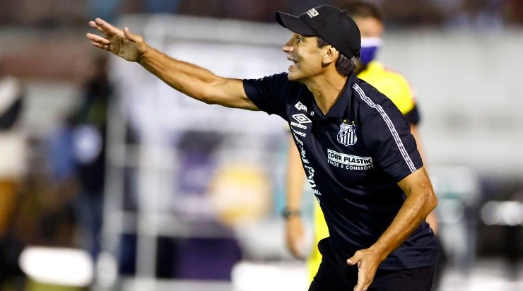 Thiago Calil/AGIF - Bustos vê o Peixe não desistir de Martínez