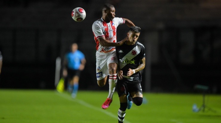Thiago Ribeiro/AGIF - Pec ganha companheiro no ataque do Vasco