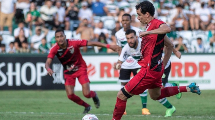 Foto: Robson Mafra/AGIF - Pablo chegou a deixar tudo igual no clássico, mas o Furacão não conseguiu a virada Foto: Robson Mafra/AGIF - Pablo chegou a deixar tudo igual no clássico, mas o Furacão não conseguiu a virada