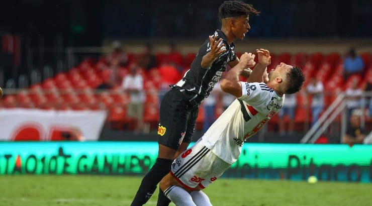 Foto: Marcello Zambrana/AGIF - Vários lances geraram polêmica no clássico.