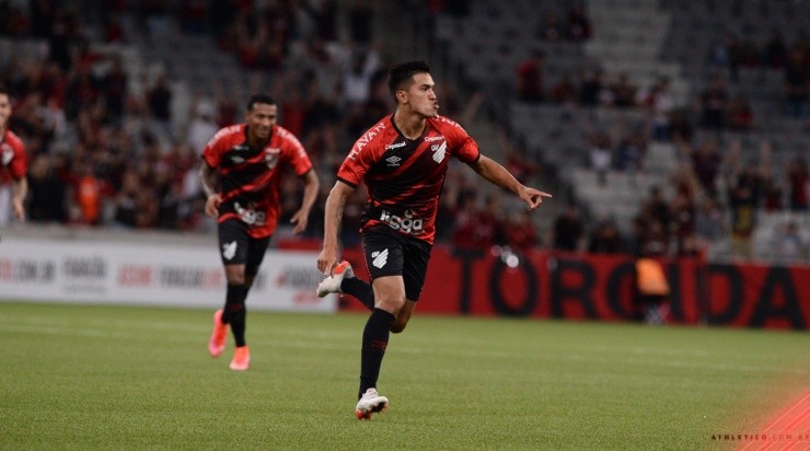 Foto: Fabio Wosniak/athletico.com.br/Divulgação -  Cuello: marcou em sua estreia pelo Furacão