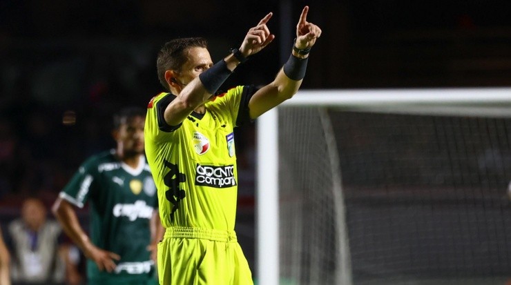 Foto: Marcello Zambrana/AGIF - O VAR foi acionado no Morumbi.