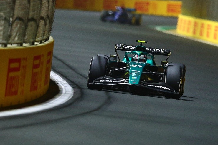 Eric Alonso/Getty Images - Nico Hülkenberg pilotando carro da Aston Martin