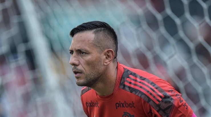 Diego Alves está na mira do Internacional. Foto: Thiago Ribeiro/AGIF