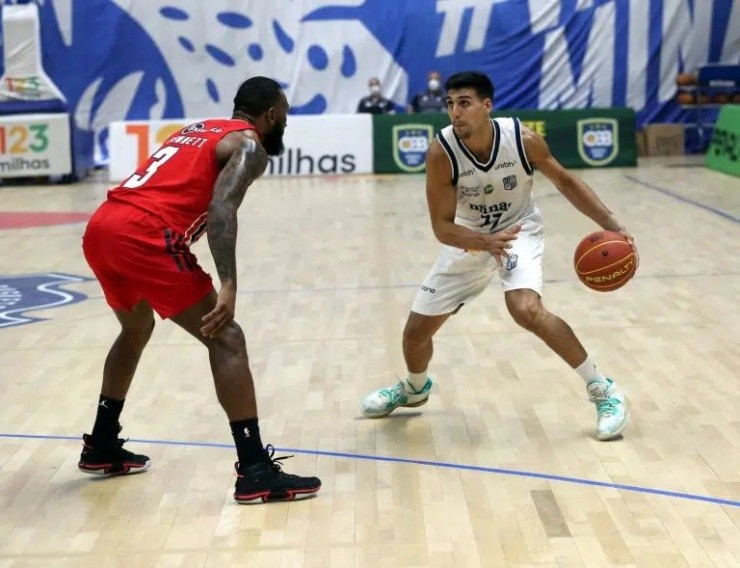 Bennet em ação na Champions League de Basquete contra o Minas — Foto: Rubens Chiri/São Paulo Bennet em ação na Champions League de Basquete contra o Minas — Foto: Rubens Chiri/São Paulo