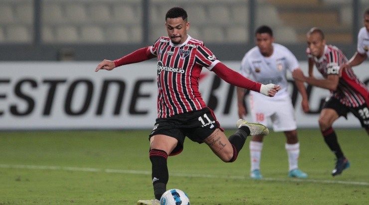 Foto: Rubens Chiri / saopaulofc.net / Divulgação - De pênalti, Luciano marcou o gol da vitória do São Paulo no Peru
