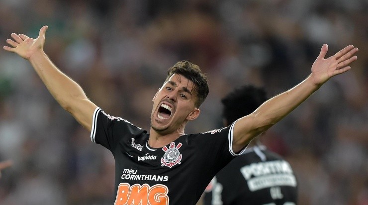 Foto: Thiago Ribeiro/AGIF - Avelar está afastado após uma polêmica extracampo.