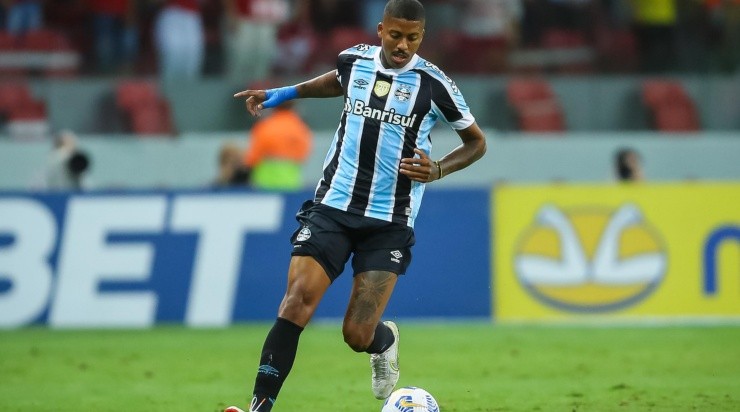 Foto: Pedro H. Tesch/AGIF - Jean Pyerre: meia vai defender o Avaí em 2022