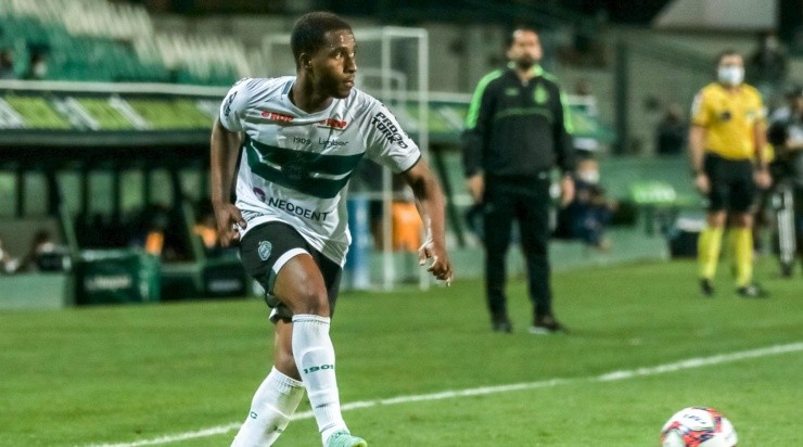 Robson Mafra/AGIF - Matheus em atuação pelo Coxa