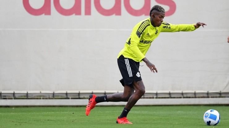 Foto: Ricardo Duarte/Internacional/Divulgação - Vitão: pode ter estreia antecipada no Colorado