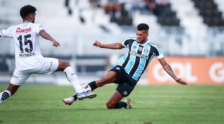 Foto: Lucas Uebel/Grêmio/Divulgação - Rodrigues: terá sequência como titular na lateral